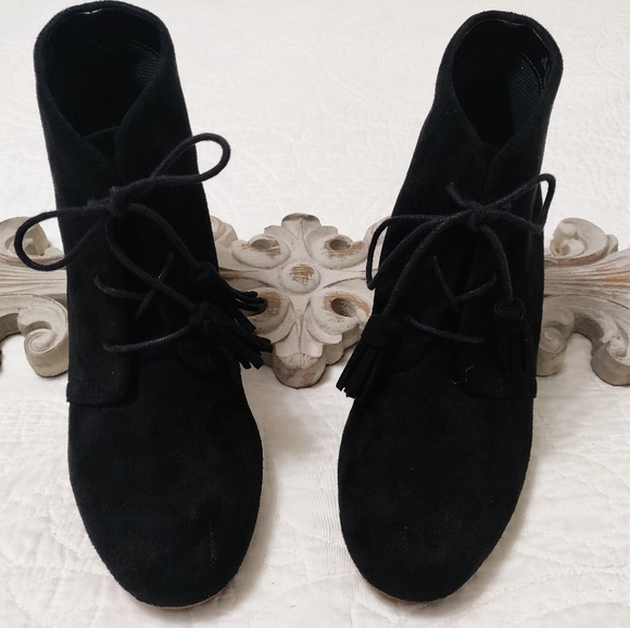 Dr. Scholls lace up booties. - Picture 5 of 10